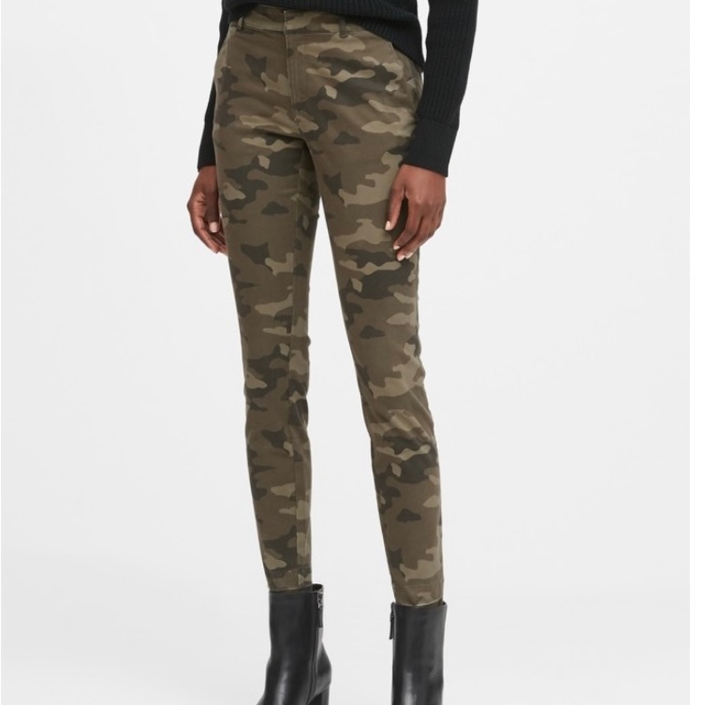 Banana Republic Skinny Sloan Chino Pant - Green Camo